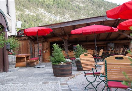 Antik Burg Café & Bar Innenhof