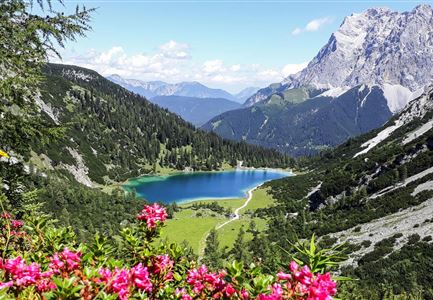 Blick auf den Seebensee im Frühling